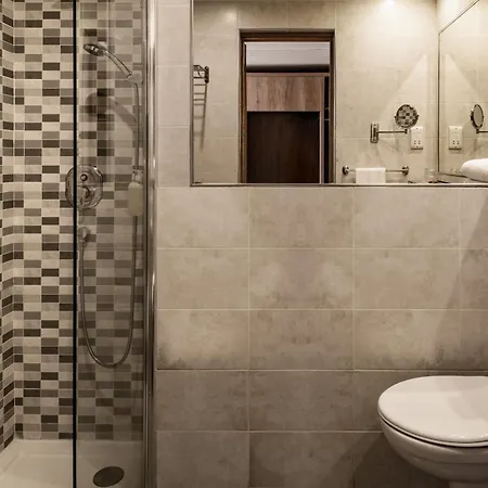 Qawra Palace & 4* St. Paul's Bay