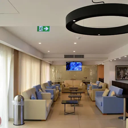 Qawra Palace & 4* St Paul's Bay