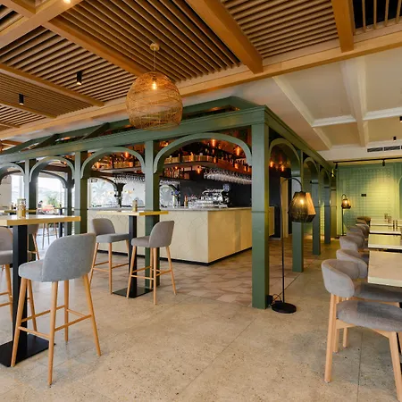 Qawra Palace & Hotel