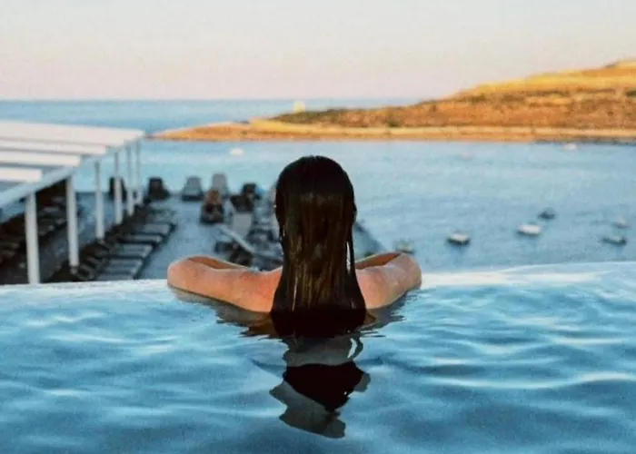 Qawra Palace & 4* St. Paul's Bay