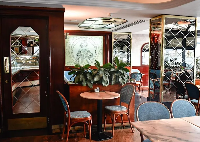 Qawra Palace & St. Paul's Bay