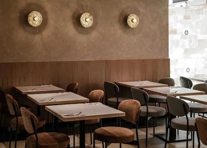 Qawra Palace & 4* St. Paul's Bay