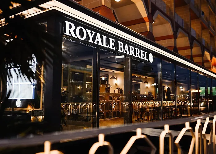 Qawra Palace & St. Paul's Bay