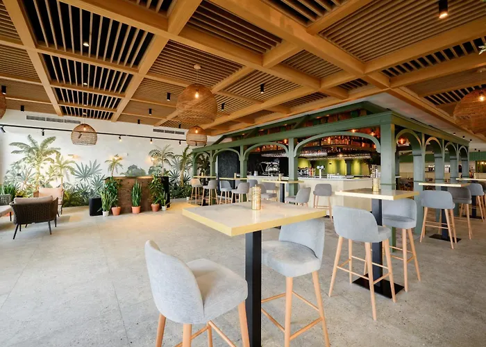 Qawra Palace & St. Paul's Bay