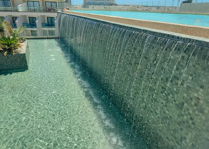 Qawra Palace & 4* St. Paul's Bay