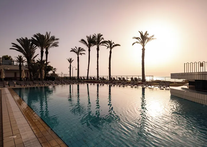 Отель Qawra Palace & 4*